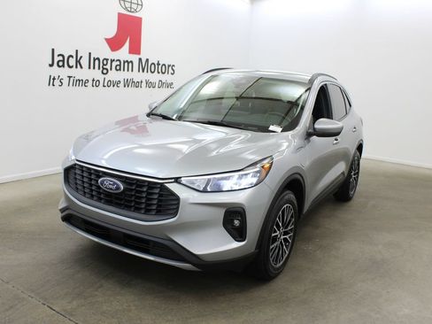 Used 2023 Ford Escape SE FWD image 2