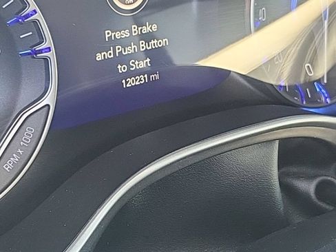 Used 2022 Chrysler Pacifica Touring-L w/ Uconnect Theater Family Group FWD image 2