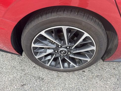 Used 2021 Hyundai Sonata Limited w/ Preferred Accessory Package image 9