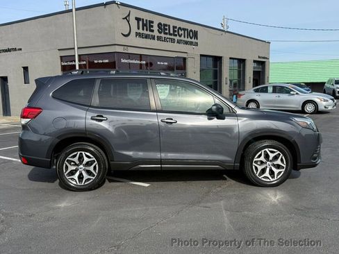 Used 2022 Subaru Forester Premium image 19