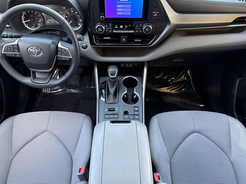 Certified 2024 Toyota Highlander LE image 17