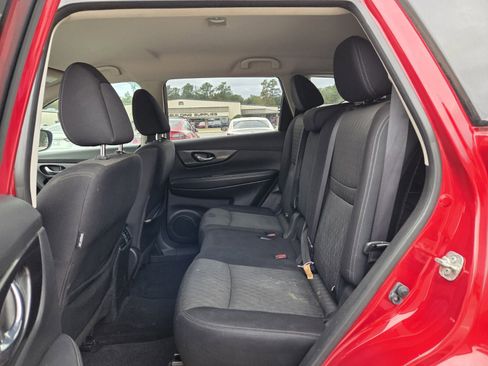 Used 2017 Nissan Rogue SV image 12