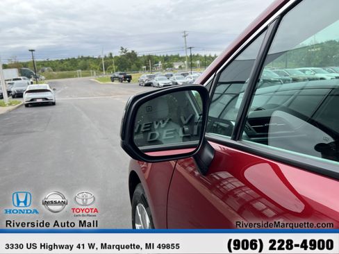 Used 2021 Toyota Sienna XSE AWD/4WD image 5