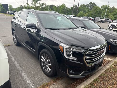 Used 2023 GMC Terrain SLT AWD/4WD image 2