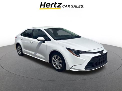 Used 2025 Toyota Corolla LE image 1