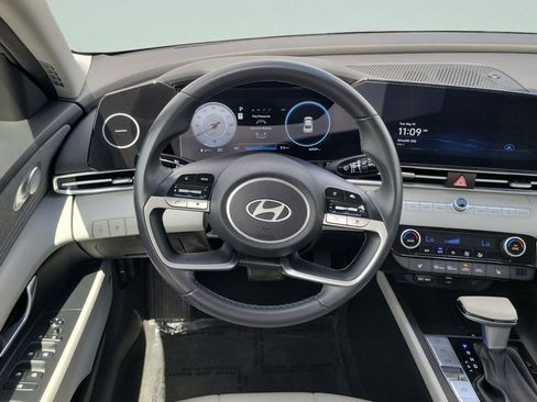 Used 2024 Hyundai Elantra Limited FWD image 11