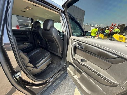 Used 2017 Chevrolet Traverse LT FWD image 17
