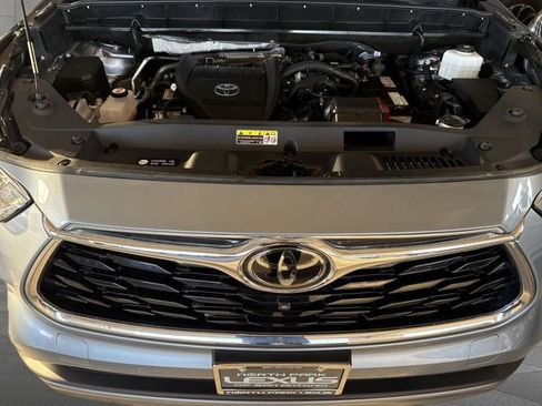 Used 2023 Toyota Highlander Platinum image 28