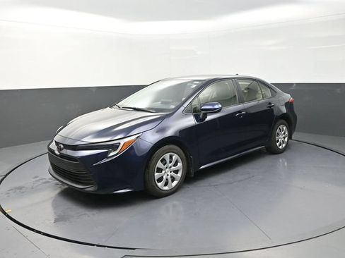 Used 2026 Toyota Corolla LE FWD image 3