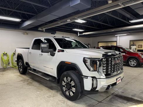 Certified 2025 GMC Sierra 3500 Denali w/ Denali Reserve Package AWD/4WD image 3