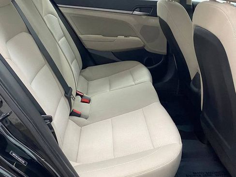 Used 2018 Hyundai Elantra SE w/ Winter Weather Package FWD image 12