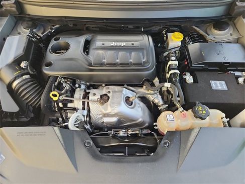 Used 2019 Jeep Cherokee Limited w/ Luxury Group image 29