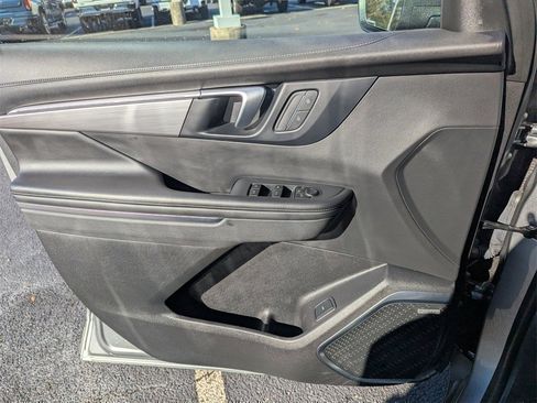 Used 2025 Buick Enclave Preferred image 21