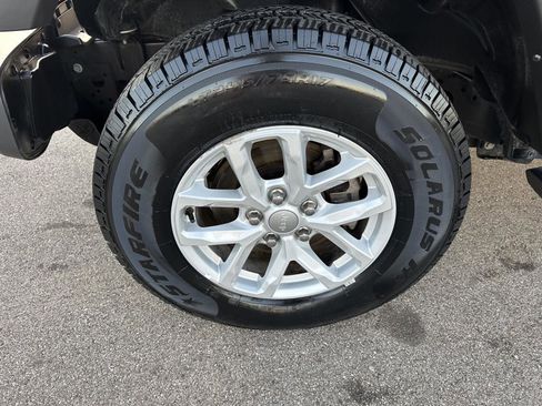 Used 2023 Jeep Gladiator Sport image 11