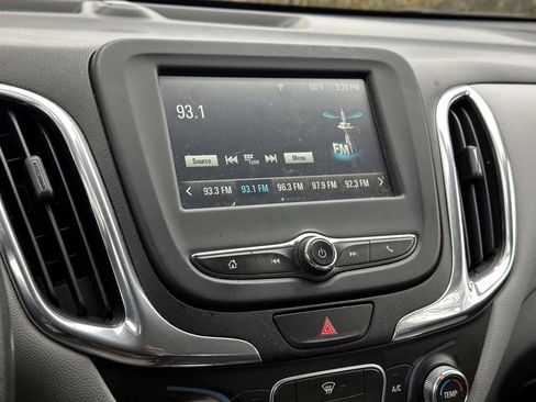 Used 2018 Chevrolet Equinox LS image 25