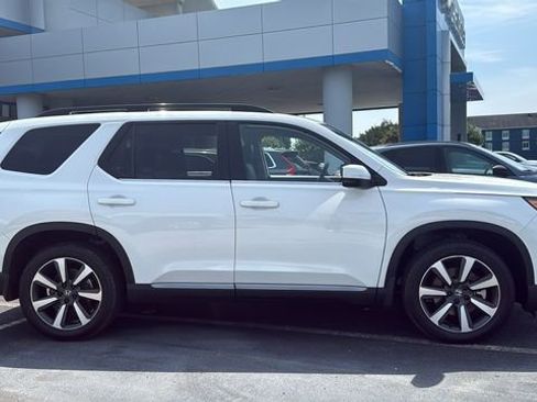 Used 2023 Honda Pilot Touring image 8