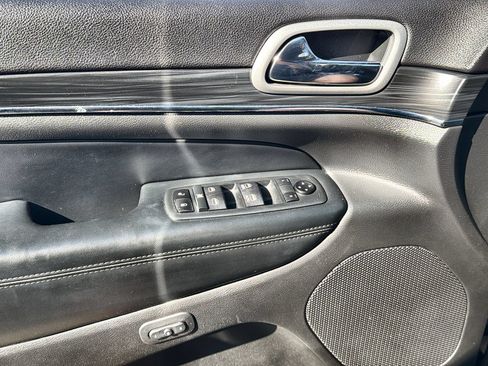 Used 2021 Jeep Grand Cherokee Limited AWD/4WD image 13