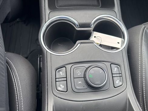 Used 2023 GMC Terrain SLT w/ Elevation Edition image 8