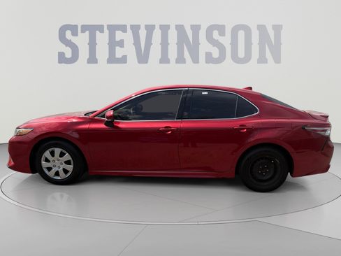 Used 2019 Toyota Camry XSE FWD image 2