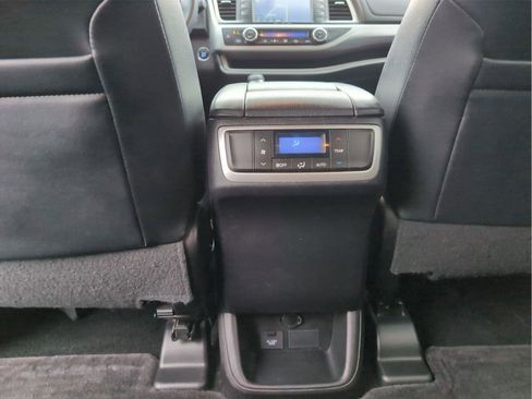 Used 2016 Toyota Highlander XLE image 33