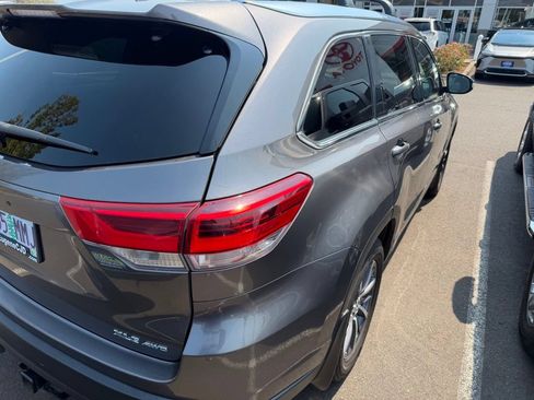 Used 2017 Toyota Highlander XLE AWD/4WD image 6