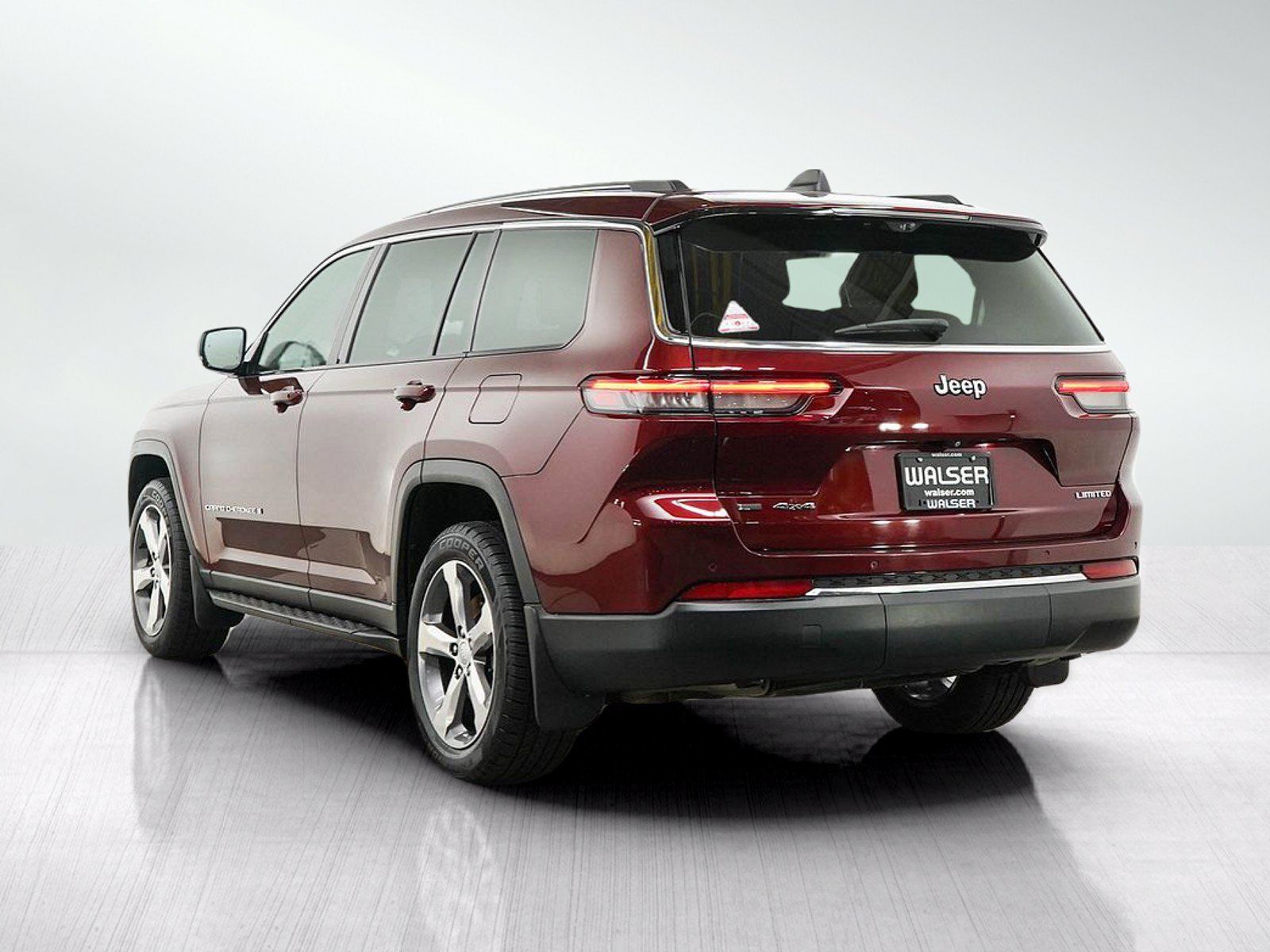 Used 2021 Jeep Grand Cherokee L Limited w/ Luxury Tech Group II AWD/4WD image 3