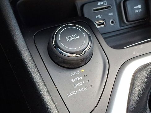 Certified 2018 Jeep Cherokee Limited image 27