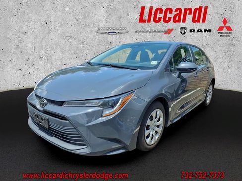 Used 2024 Toyota Corolla LE FWD image 2