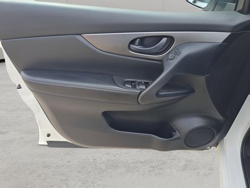 Used 2022 Nissan Rogue Sport S image 10