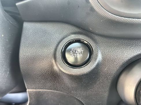 Used 2025 Hyundai Venue SEL FWD image 16