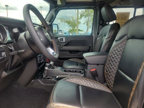 Used 2023 Jeep Gladiator Overland AWD/4WD image 13