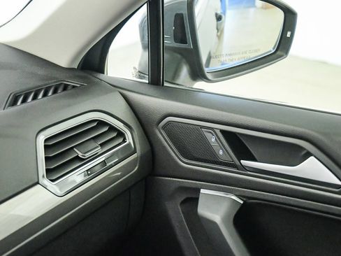 Used 2020 Volkswagen Tiguan SE FWD image 23
