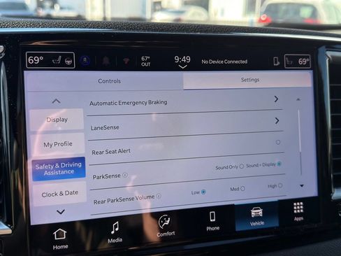 Used 2025 Chrysler Pacifica Select FWD image 3
