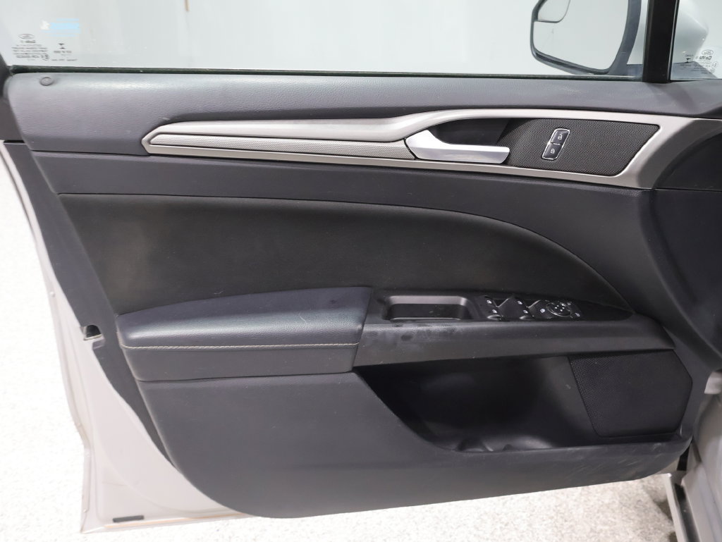 Used 2017 Ford Fusion SE FWD image 22