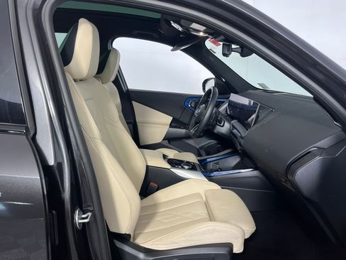 Used 2025 BMW X3 xDrive30i w/ Premium Package image 32