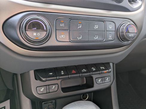 Used 2022 Chevrolet Colorado Z71 image 16