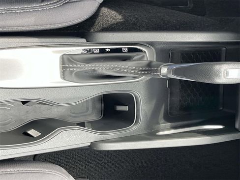 Used 2023 Nissan Frontier SV w/ SV Convenience Package image 16