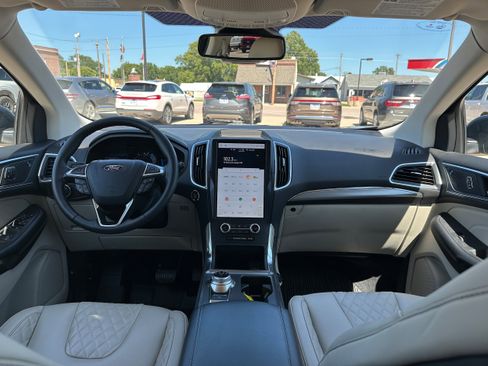 Used 2024 Ford Edge Titanium w/ Class II Trailer Tow Package image 9