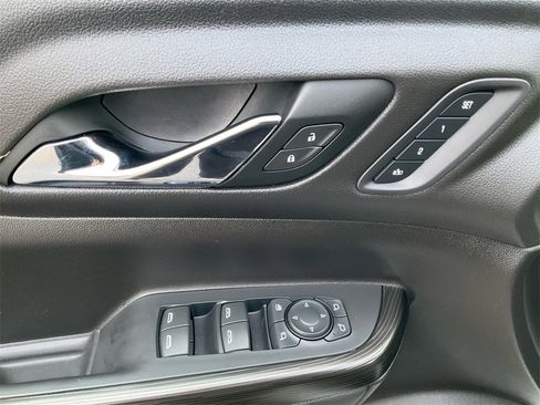 Used 2022 GMC Acadia SLT w/ Technology Package image 28