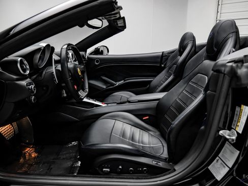Used 2016 Ferrari California T image 42