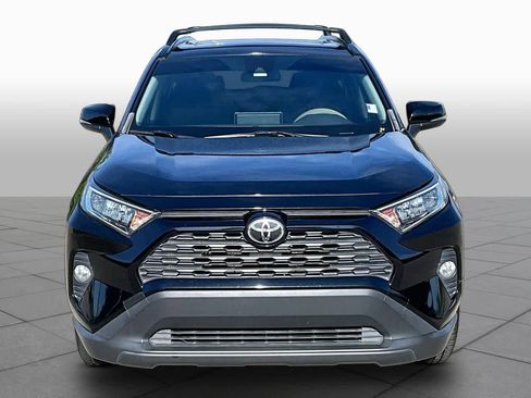 Used 2019 Toyota RAV4 XLE w/ Convenience Package FWD image 4