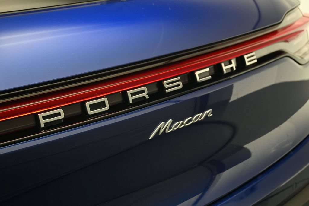 Used 2023 Porsche Macan AWD/4WD image 30