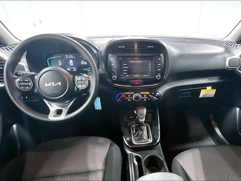 Used 2025 Kia Soul LX image 18