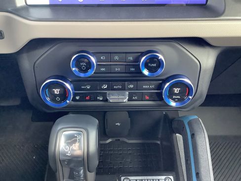 Used 2024 Ford Bronco Wildtrak image 10