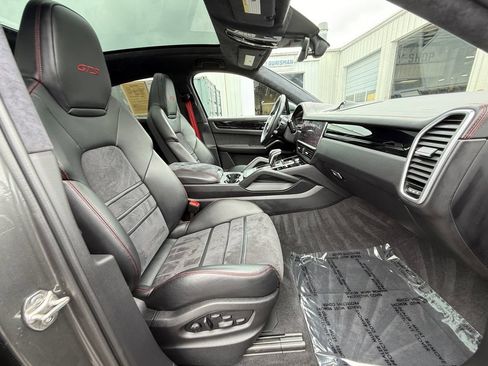 Used 2023 Porsche Cayenne GTS w/ Premium Package AWD/4WD image 26