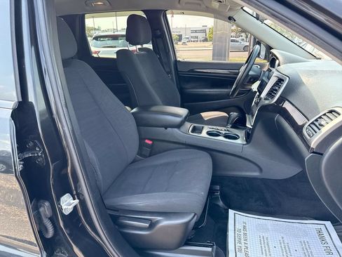 Used 2012 Jeep Grand Cherokee Laredo w/ Laredo E Group AWD/4WD image 25