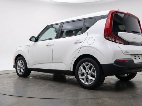 Used 2025 Kia Soul LX w/ LX Technology Package FWD image 6