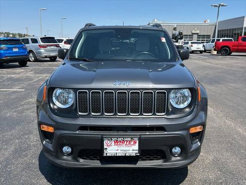 Certified 2022 Jeep Renegade Latitude w/ Convenience Group AWD/4WD image 3