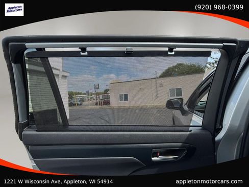 Used 2022 Toyota Highlander XLE AWD/4WD image 39