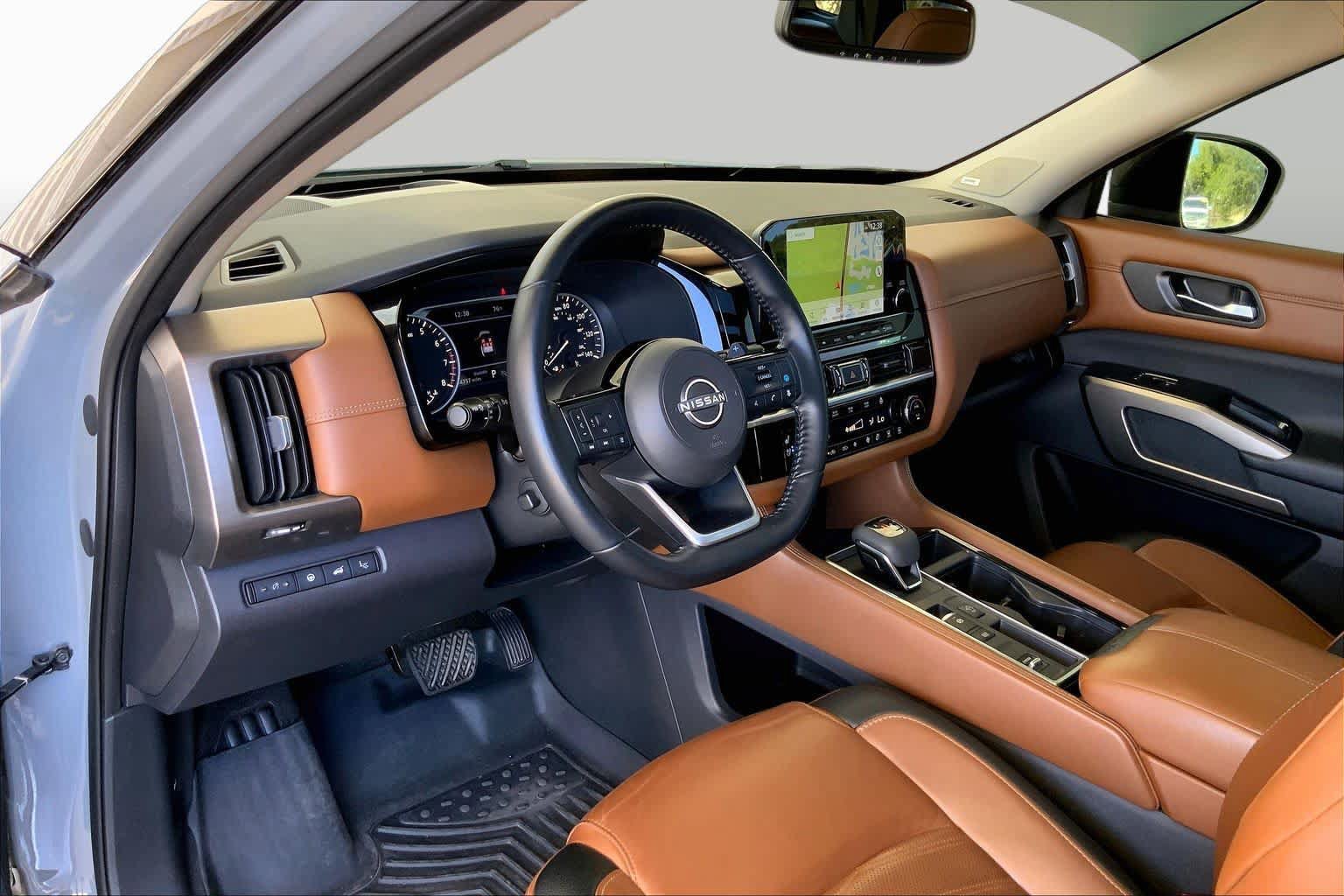 Used 2022 Nissan Pathfinder Platinum w/ Lighting Package (N93) FWD image 18